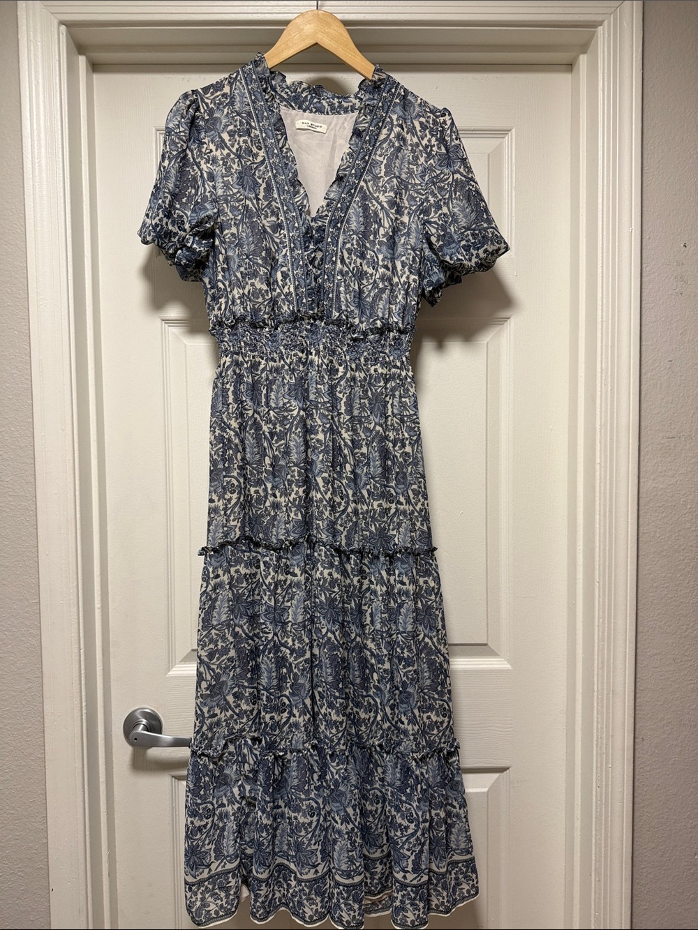 Max Studio London Blue Floral V‑Neck Puff Sleeve Tiered Maxi Dress - Picture 7 of 7